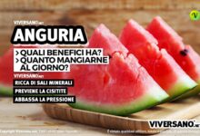Anguria tagliata a fette sopra un tavolo