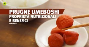 Prugne umeboshi sopra un piatto