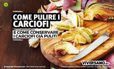 Carciofi puliti e tagliati sopra un tagliere